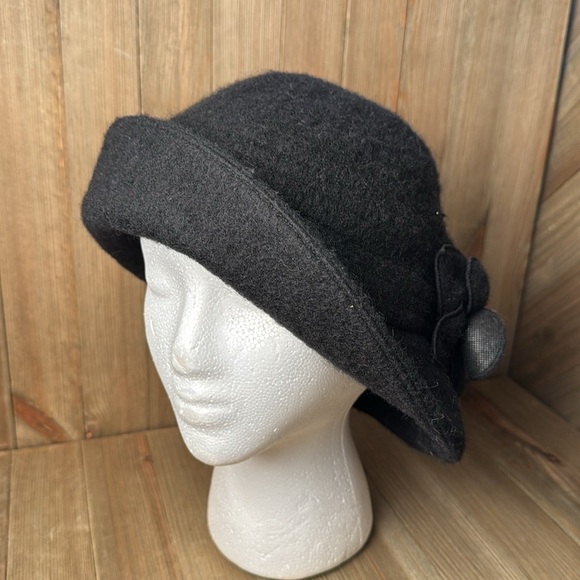 Womens Black Wool Blend Cloche Winter Hat Lawliet collapsible lined adj size - Picture 2 of 9